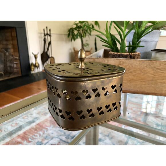 Vintage Rounded Square Brass Trinket Box Stamped Metal Heart Cutouts - Picture 5 of 10